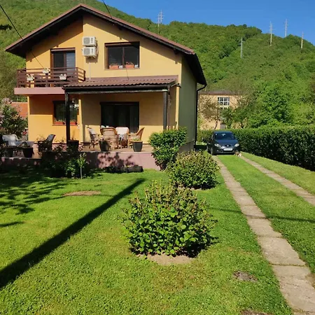 Villa 10 *